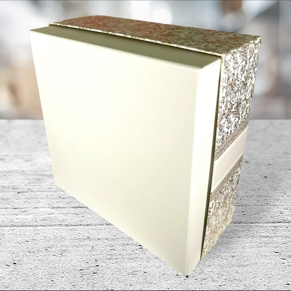 Christian Dior Box Gold and Cream/White New Condition with Dior Tissue Strands - Picture 2 of 3